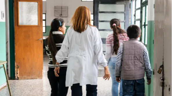 ¿Cuánto pasan a cobrar los docentes bonaerenses tras el nuevo acuerdo salarial?