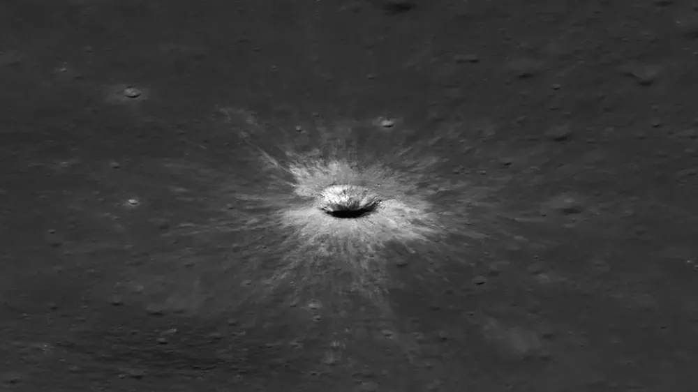 Descubrieron un nuevo cráter en la luna