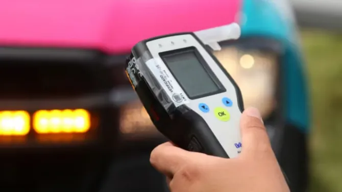 A lo Bilardo: la excusa de un conductor en la Autopista La Plata-Buenos Aires tras un test de alcoholemia