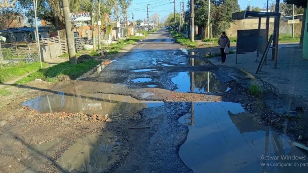 Vecinos denuncian que los micros dejaron de pasar por calles rotas