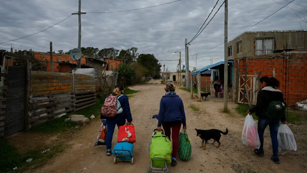 La pobreza supera el 35% en 16 ciudades del país: las zonas con mayor indigencia y las regiones más afectadas