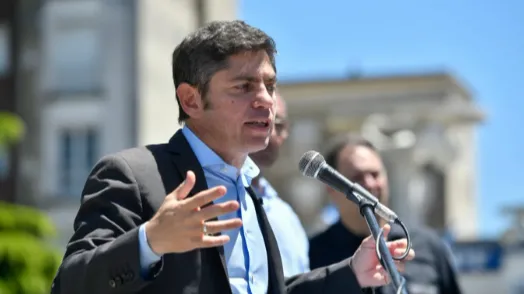 Kicillof suspendió su viaje a China por la visita del papa León XIV a la Argentina