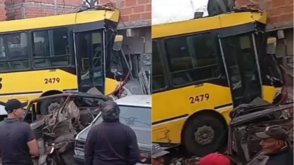 Un colectivo se incrustó contra una casa: el chofer resultó herido