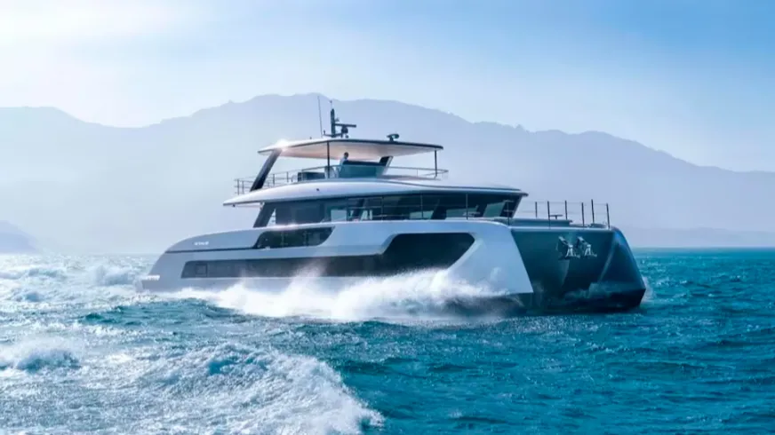 El majestuoso yate que compró Messi: cuatro camarotes, sauna y garage para motos acuáticas