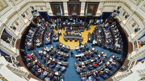 La provincia de Buenos Aires aprobó una ley que restringe el uso de celulares en las aulas de escuelas primarias y secundarias