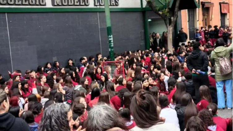 Indignación: Imputan a dos alumnos por crear y vender fotos falsas desnudas de compañeras