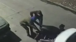 Balearon a un remisero para robarle, se defendió y destruyó la moto de los asaltantes
