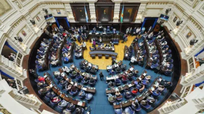 La provincia de Buenos Aires aprobó una ley que restringe el uso de celulares en las aulas de escuelas primarias y secundarias