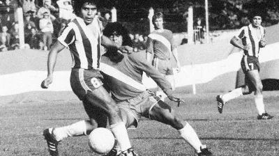 Se cumplen 50 años del debut de Diego Maradona: con 15 años y un caño inolvidable